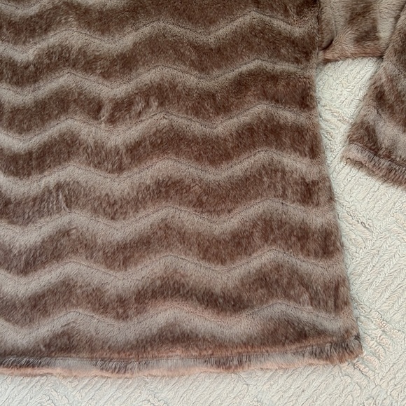 Dylan faux fur pullover sweater chevron stripe brown tan Size XS EUC - Picture 11 of 16